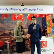 Iva a Volodymyr mluví pro univerzitní televizi