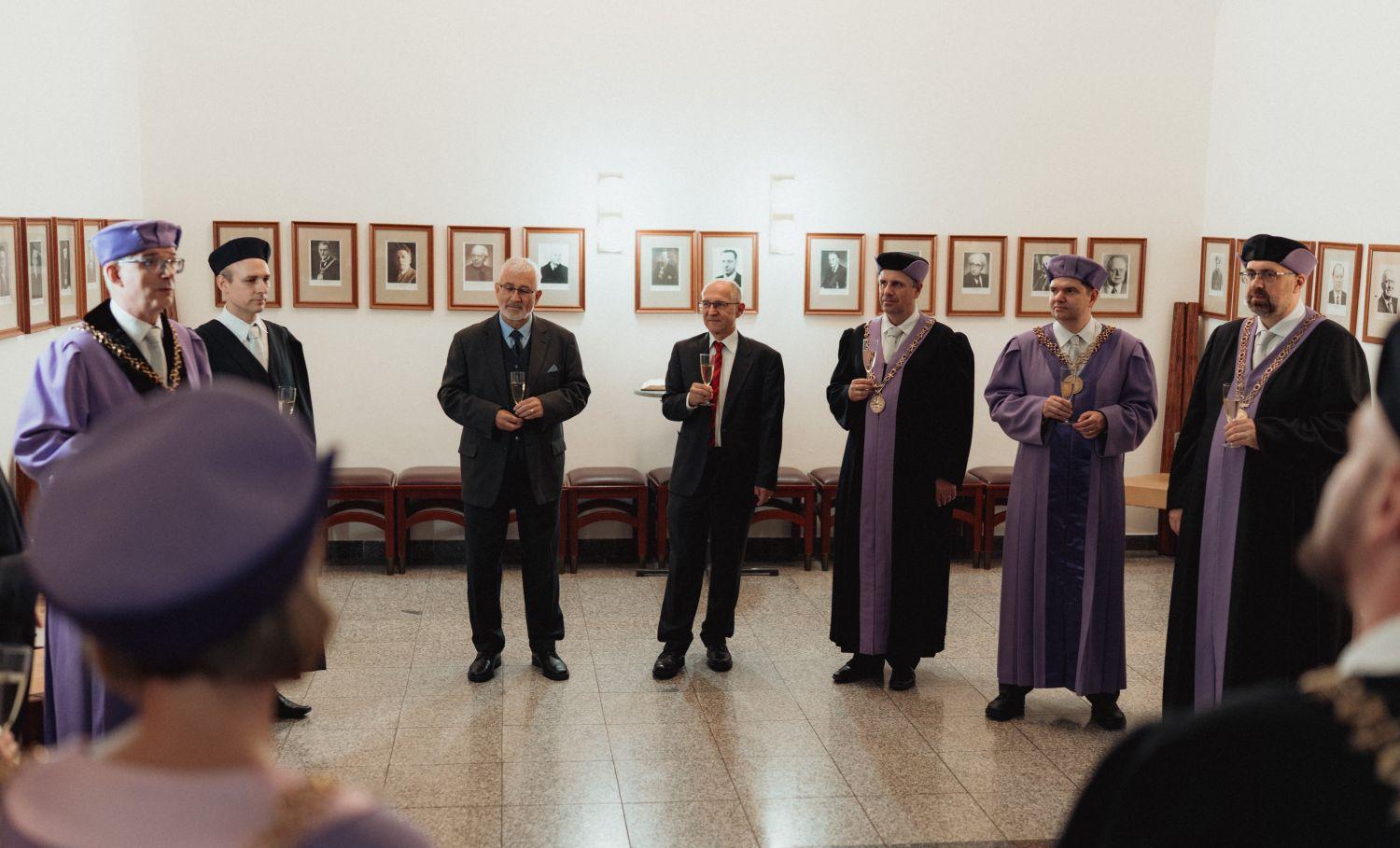 VŠCHT Praha udělila dvě Medaile Emila Votočka