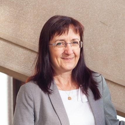 Dr. Mgr. Jana Jirešová 