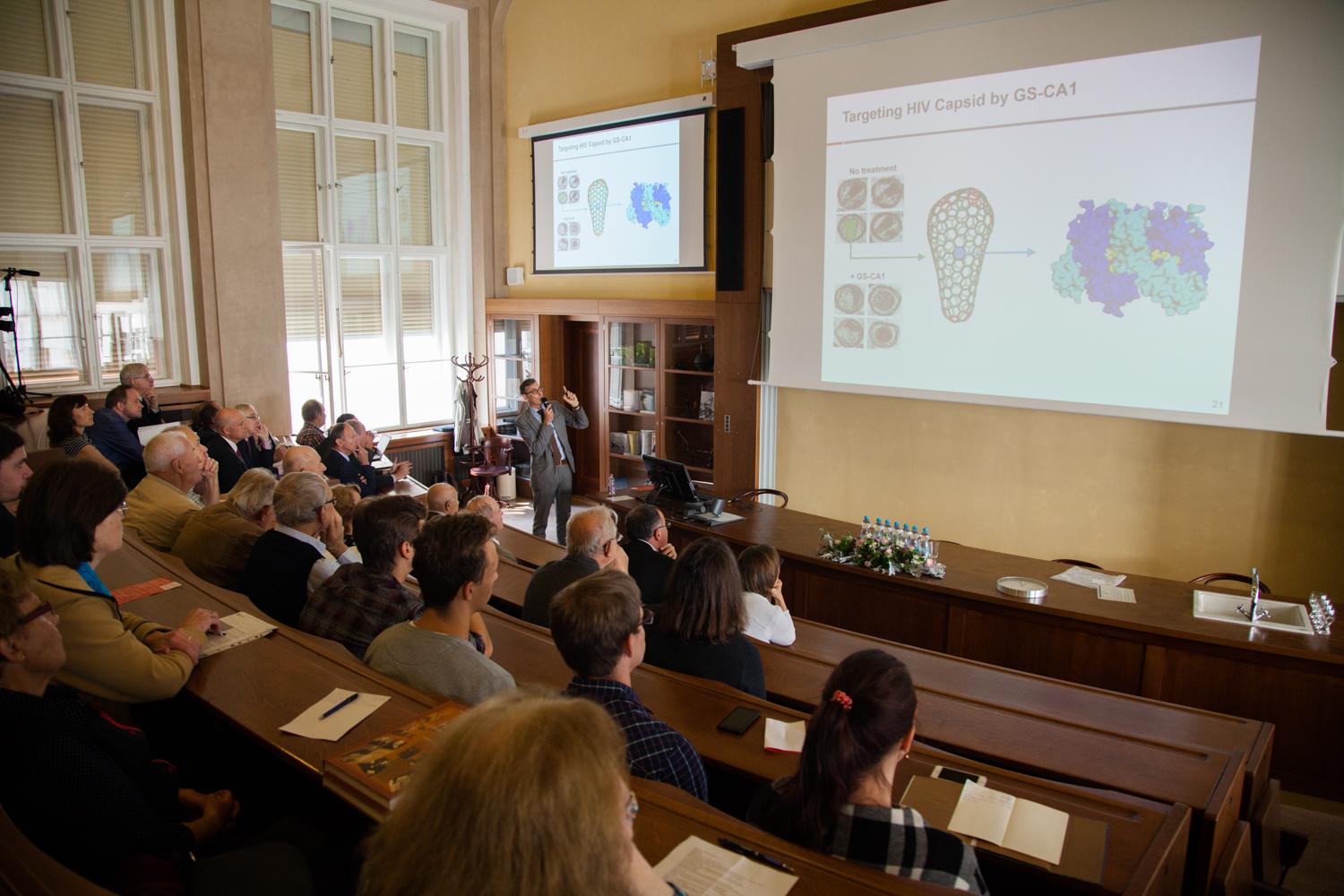 VŠCHT věnovala své výročí budoucnosti chemie