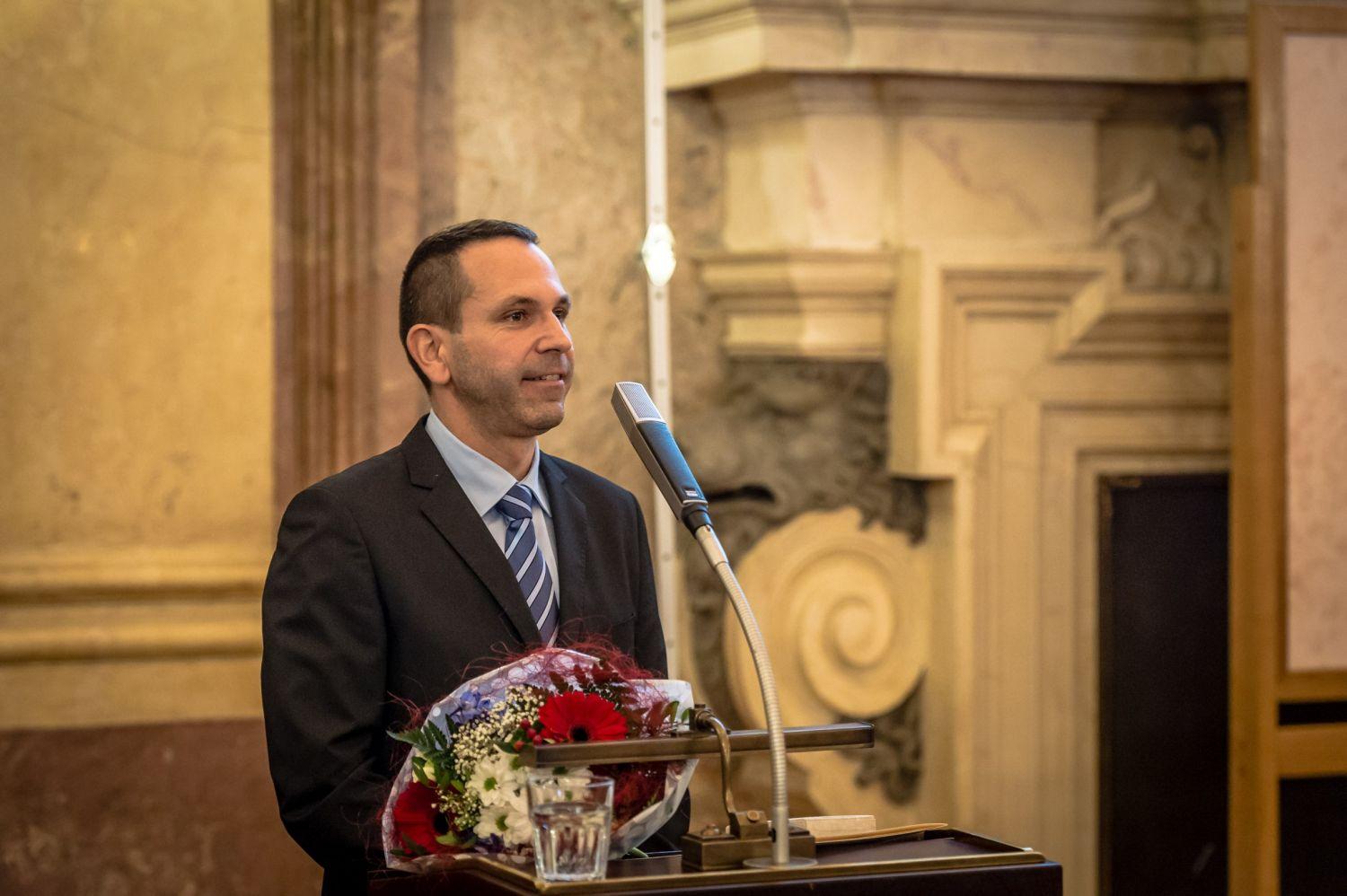 Šest ocenění ministra školství pro VŠCHT Praha