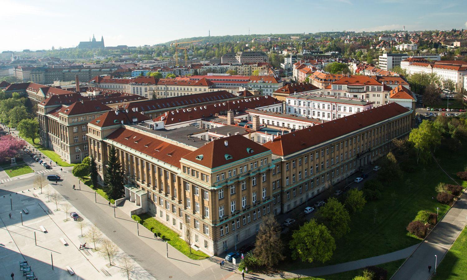 VŠCHT poskytne Nadačnímu fondu UK dar ve výši 300&nbsp;000 Kč