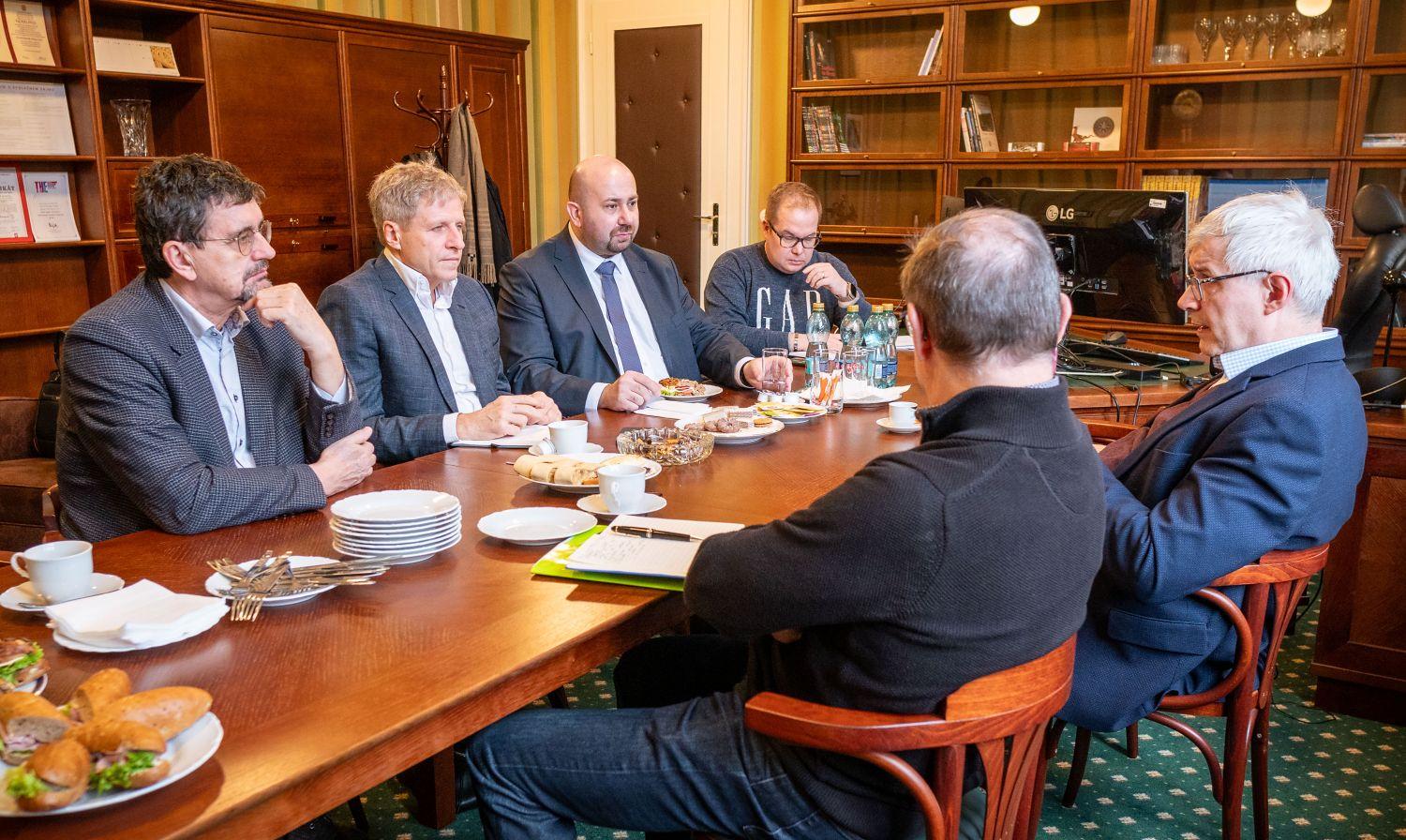 Rektor se sešel s průmyslovými partnery