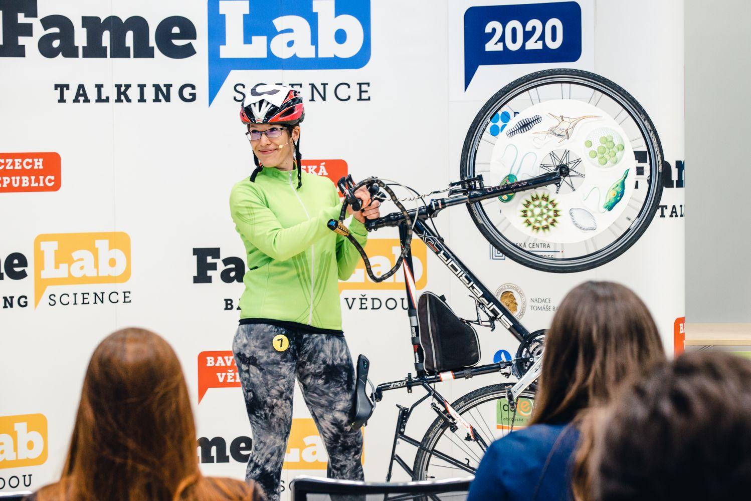 Famelab 2020 - vítězství absolventky VŠCHT Praha