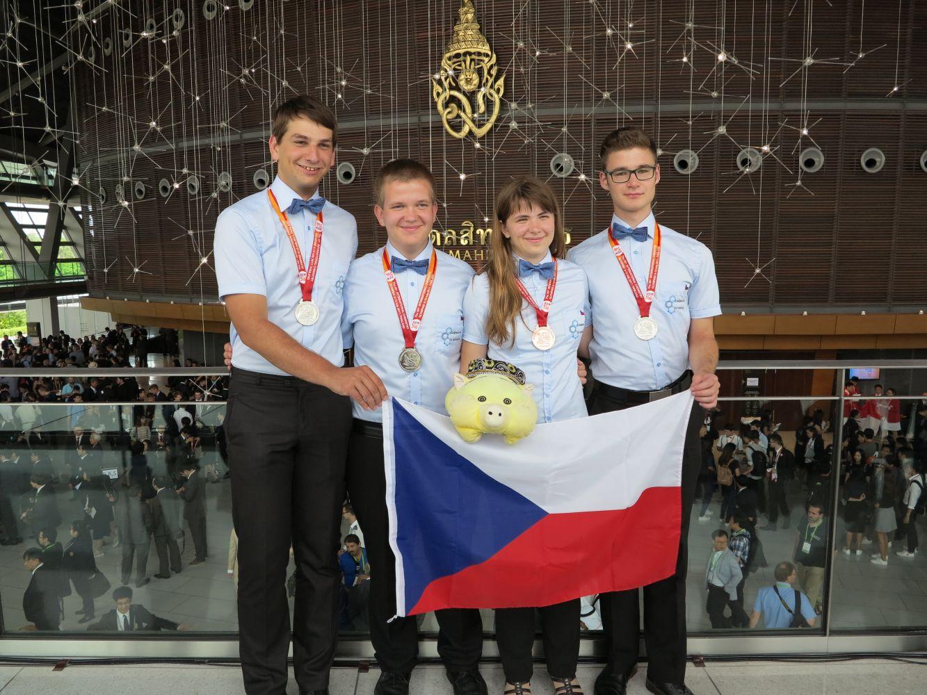 4 medaile z Mezinárodní chemické olympiády