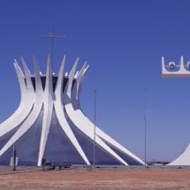 Katedrála se zvonicí v Brasílii