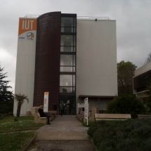 Budova IUT, ve které se nachází také zahraniční oddělení