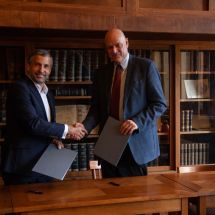 Smlouvu o vzájemném partnerství podepsal rektor Karel Melzoch a generální ředitel Daniel Tamchyna