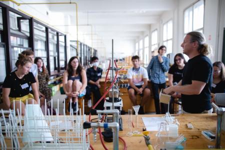 Ilustrační-foto-studenti-ve-třídě