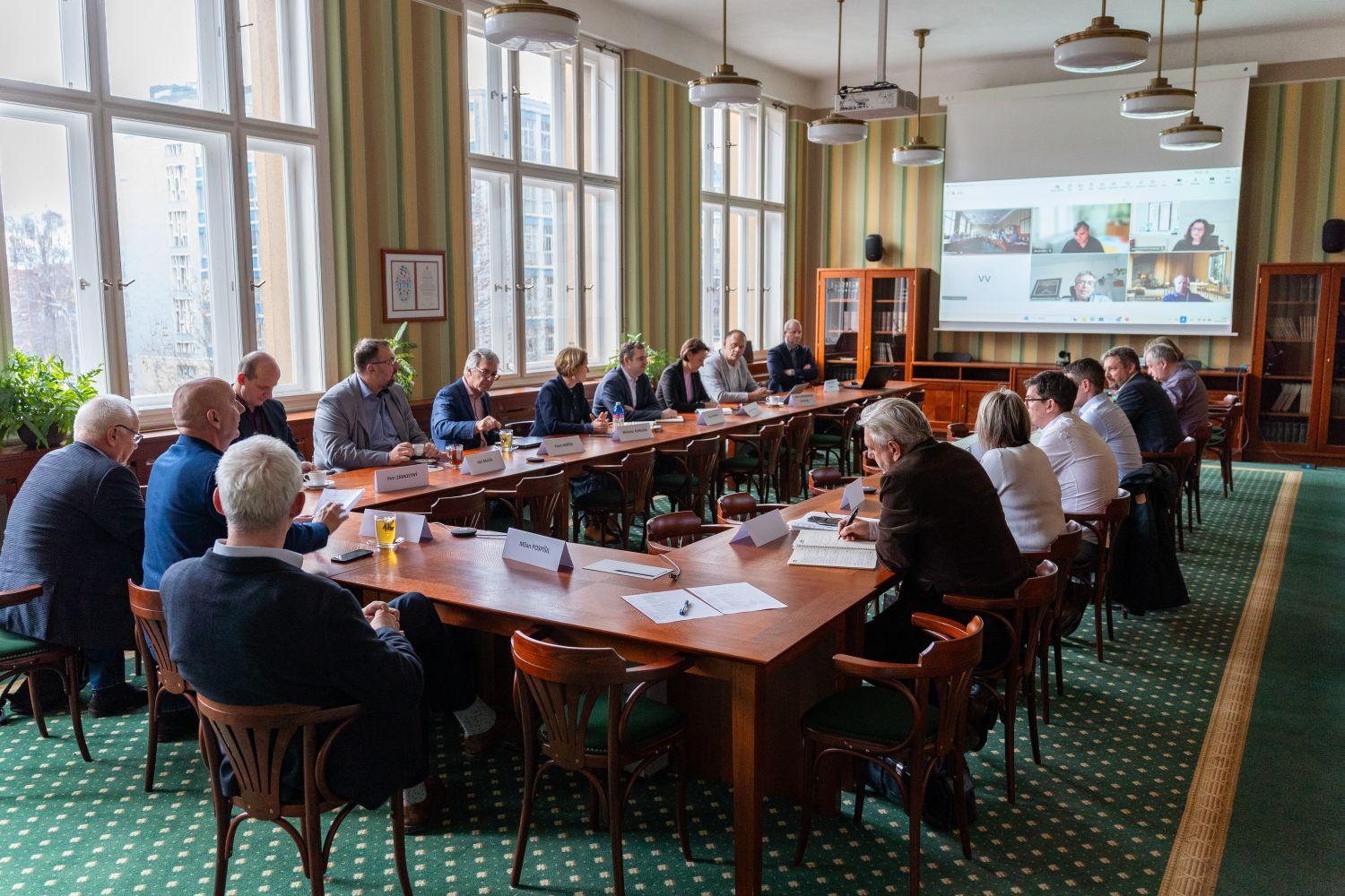 2026_02_12__schuze_prumyslove_rady__Adam_Horak____selection__001