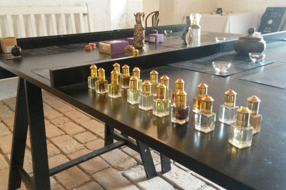 v-klastere-v-kladrubech-otevreli-specialni-expozici-venovanou-vunim-a-parfemum v-klastere-v-kladrubech-otevreli-specialni-expozici-venovanou-vunim-a-parfemum