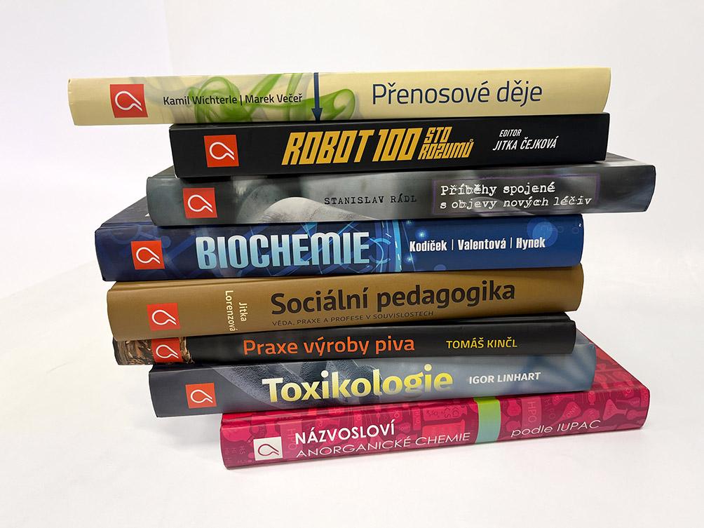 01_knihy_nafocene_kominek kopie 01_knihy_nafocene_kominek kopie